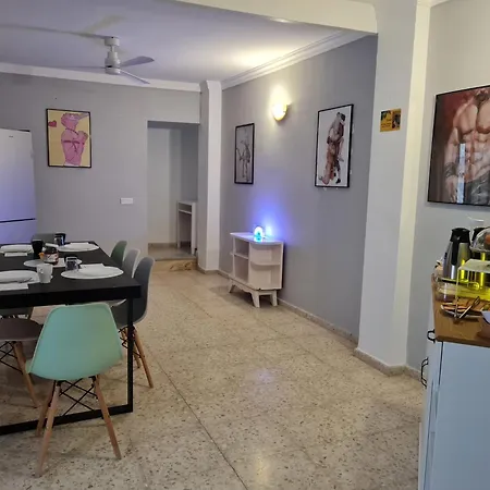 Maracuya House - Men Only * 托雷莫利诺斯